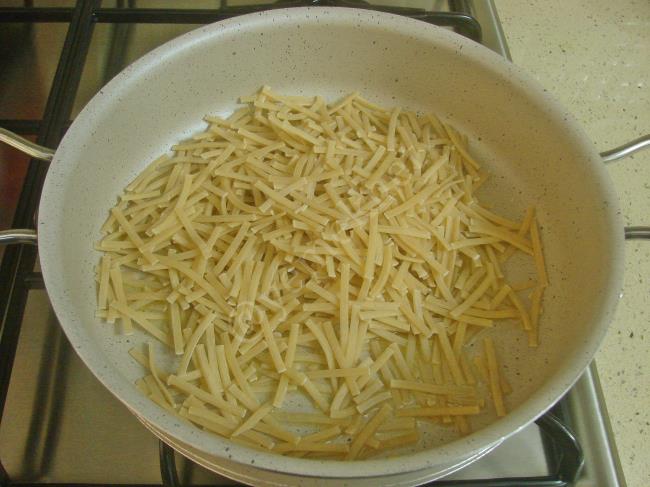 Erişteli Tavuk Salatası - Yapılışı (3/12) 