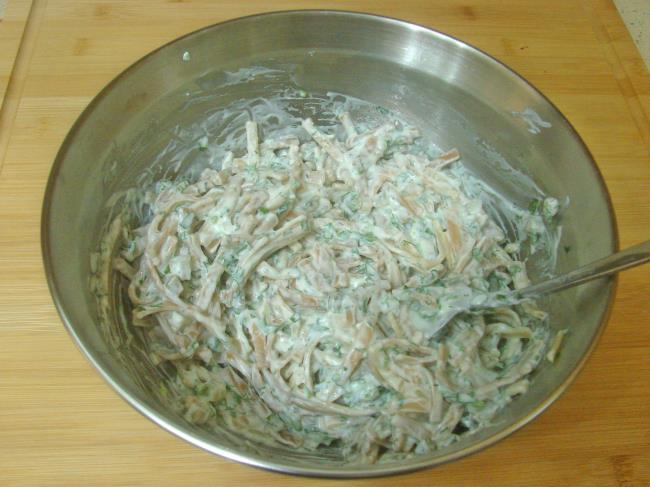 Erişteli Tavuk Salatası - Yapılışı (8/12) 