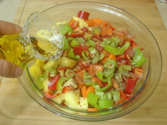 Fırında Sebze Kızartması - Yapılışı (4/12) 