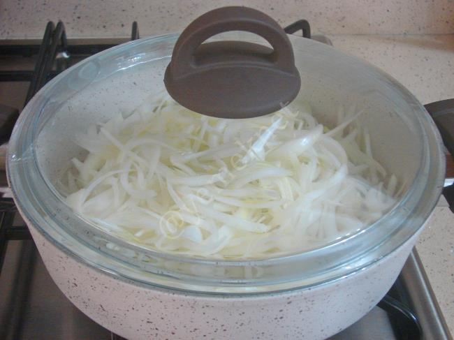 Soğan Kavurması - Yapılışı (3/8) 