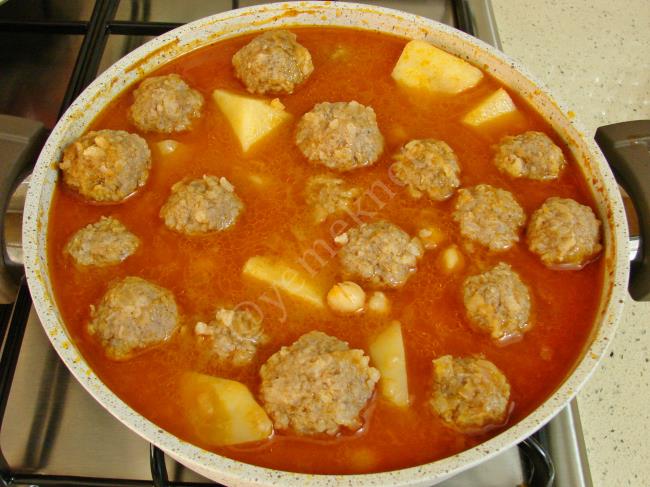 Acem Köftesi - Yapılışı (13/16) 