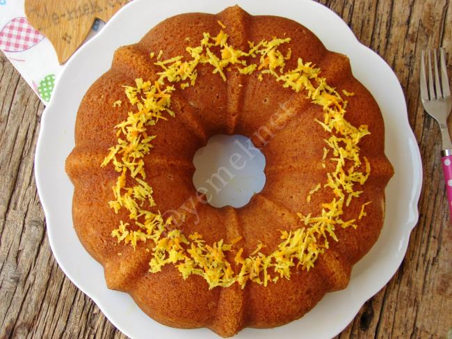 Mis Gibi Kokusuyla Büyüleyen, Sünger Yumuşaklığında Bir Lezzet : Limonlu Portakallı Kek
