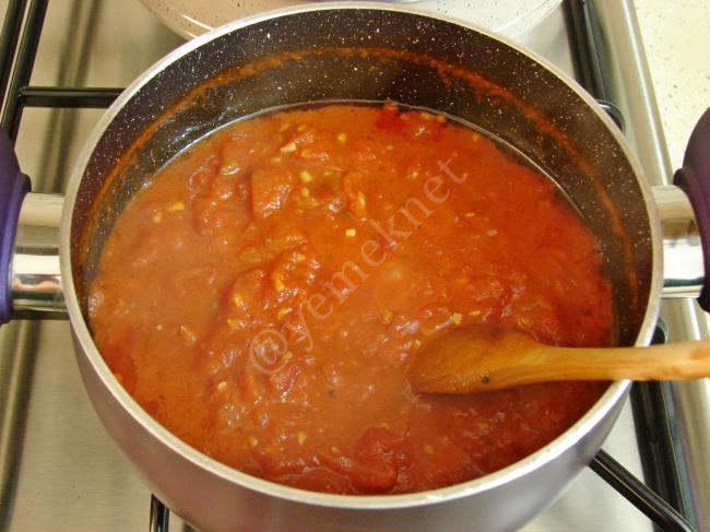 Güveçte Soslu Köfte - Yapılışı (10/16) 