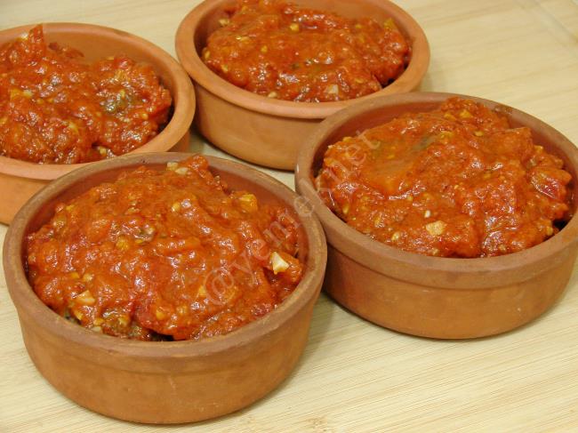 Güveçte Soslu Köfte - Yapılışı (11/16) 