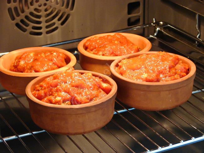 Güveçte Soslu Köfte - Yapılışı (12/16) 