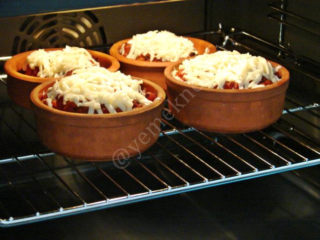 Güveçte Soslu Köfte - Yapılışı (13/16) 