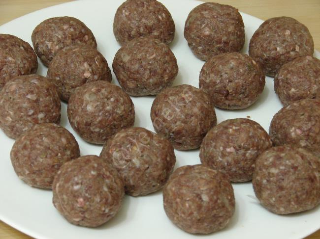 Güveçte Soslu Köfte - Yapılışı (5/16) 