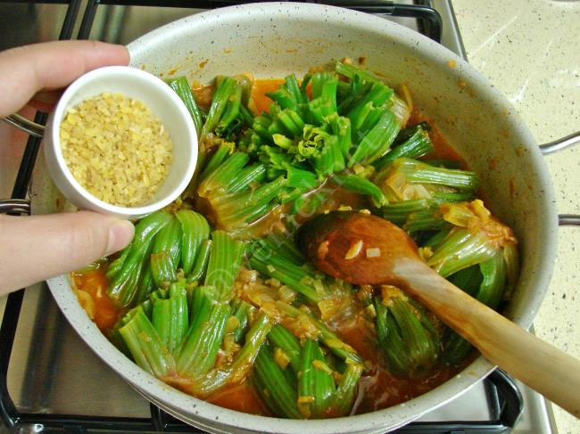 Ispanak Kökü Yemeği - Yapılışı (7/12) 