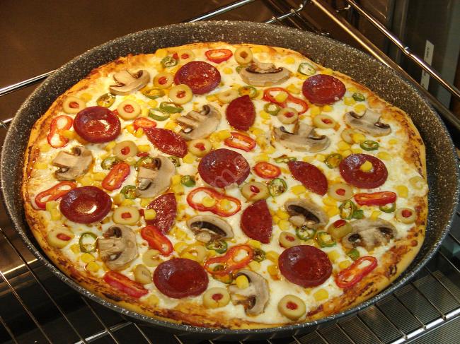 Karışık Pizza Nasıl Yapılır? (16/20) Resimli Yemek Tarifleri