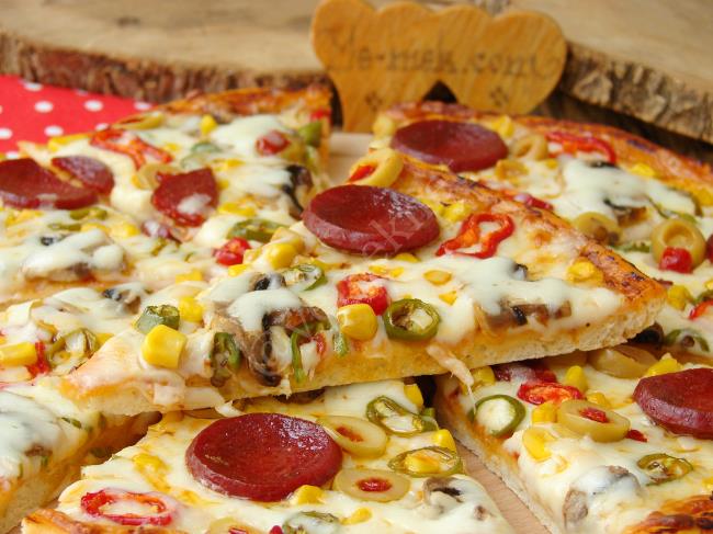 Karisik Pizza Tarifi Nasil Yapilir Resimli Yemek Tarifleri