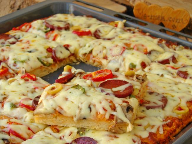 Tepsi Pizzası Tarifi, Nasıl Yapılır? (Resimli) Yemek Tarifleri