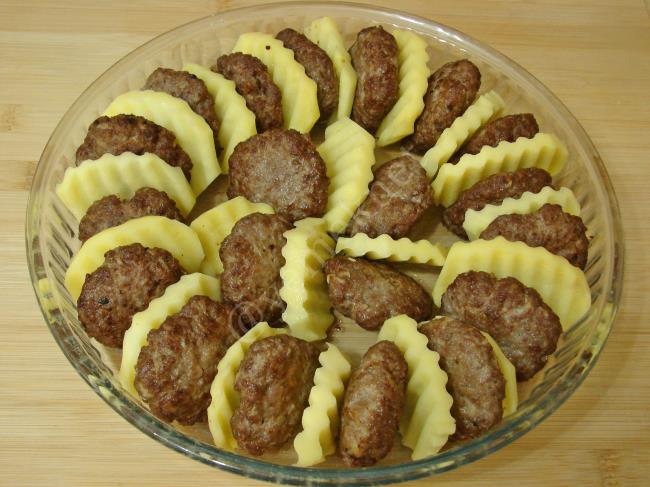 Köfteli Patates Dizmesi - Yapılışı (9/16) 