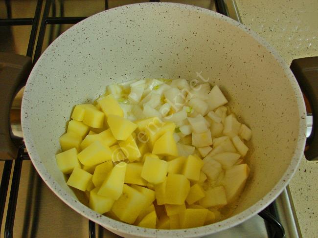 Kremalı Mercimek Çorbası - Yapılışı (2/12) 