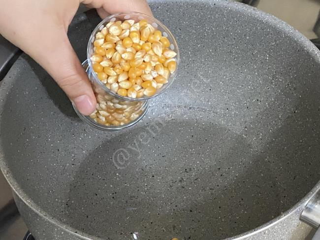 Beyaz Çikolatalı Patlamış Mısır - Yapılışı (3/8) 