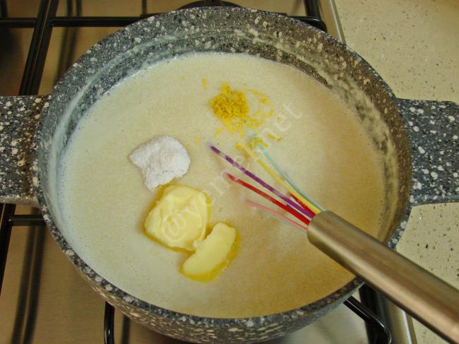 İki Renkli Sütlü İrmik Tatlısı - Yapılışı (4/12) 