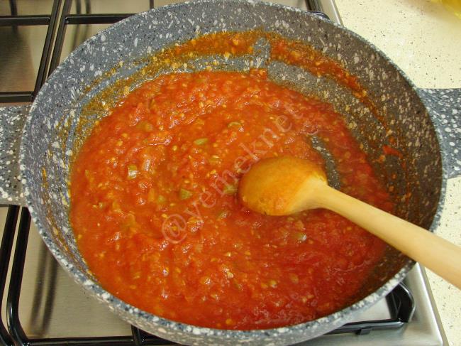 Sosuyla Pişen Makarna - Yapılışı (5/12) 