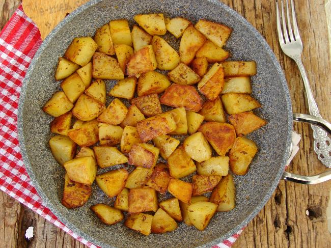 Tavada Baharatlı Patates Kızartması