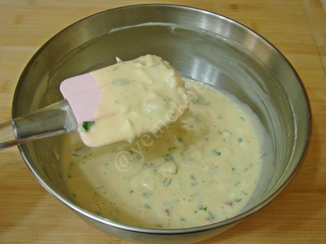 Tavada Yufkasız Börek - Yapılışı (6/16) 