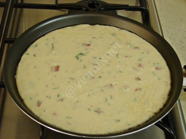 Tavada Yufkasız Börek - Yapılışı (8/16) 