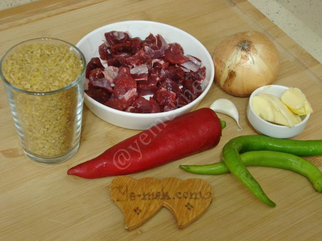 Etli Biberli Bulgur Pilavı - Yapılışı (1/12) 
