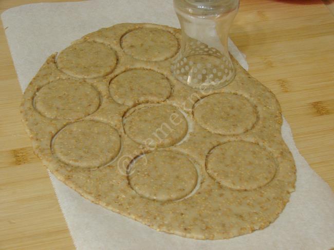 Kavrulmuş Susamlı Kurabiye - Yapılışı (10/16) 