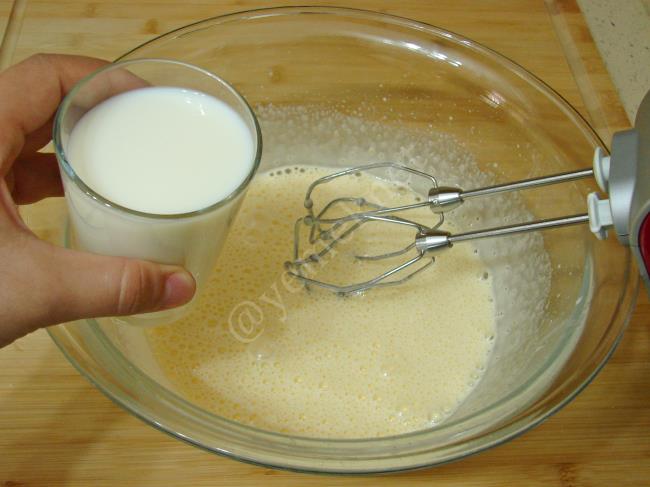 Muzlu Sütlü Kek - Yapılışı (4/12) 