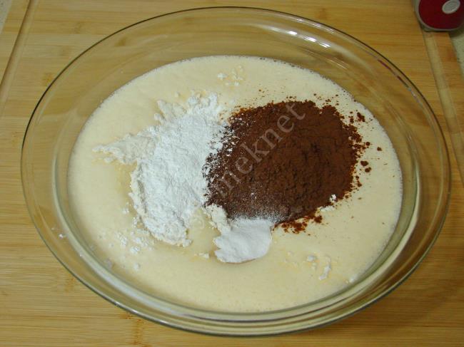 Sodalı Kakaolu Kek - Yapılışı (4/12) 