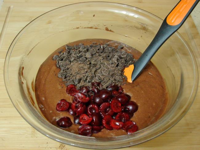 Vişneli Çikolatalı Kek - Yapılışı (6/16) 