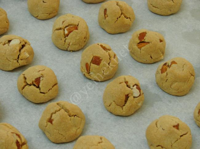 Bademli Kavrulmuş Un Kurabiyesi - Yapılışı (12/16) 