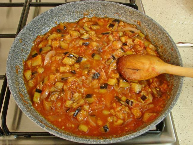 Patlıcanlı Makarna - Yapılışı (7/12) 