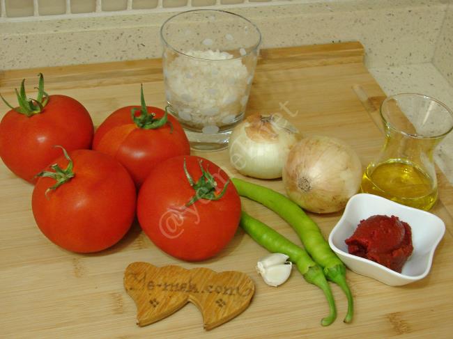 Pirinçli Domates Yemeği - Yapılışı (1/12) 