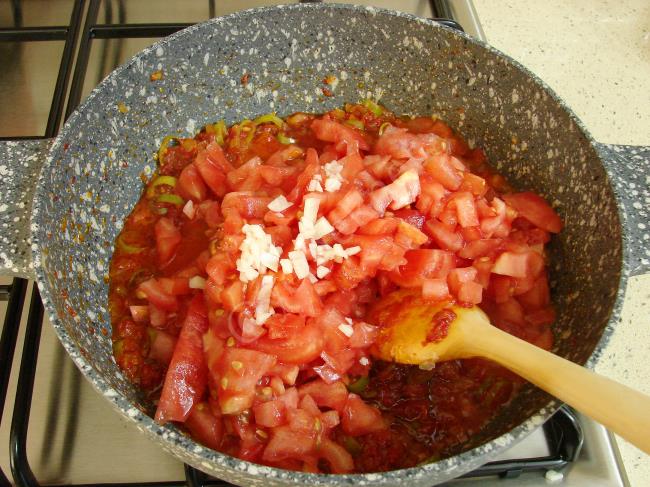 Pirinçli Domates Yemeği - Yapılışı (5/12) 