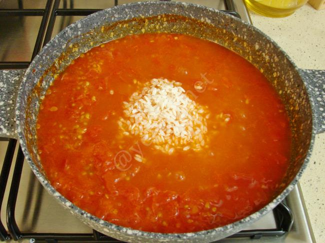 Pirinçli Domates Yemeği - Yapılışı (7/12) 