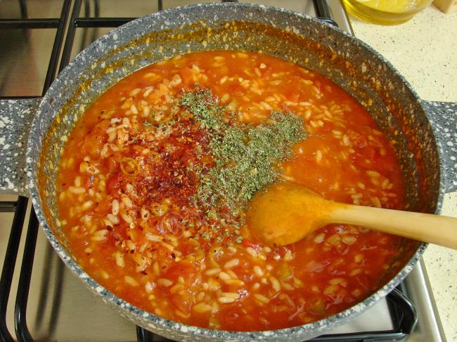 Pirinçli Domates Yemeği - Yapılışı (8/12) 