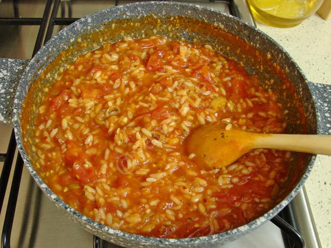 Pirinçli Domates Yemeği - Yapılışı (9/12) 