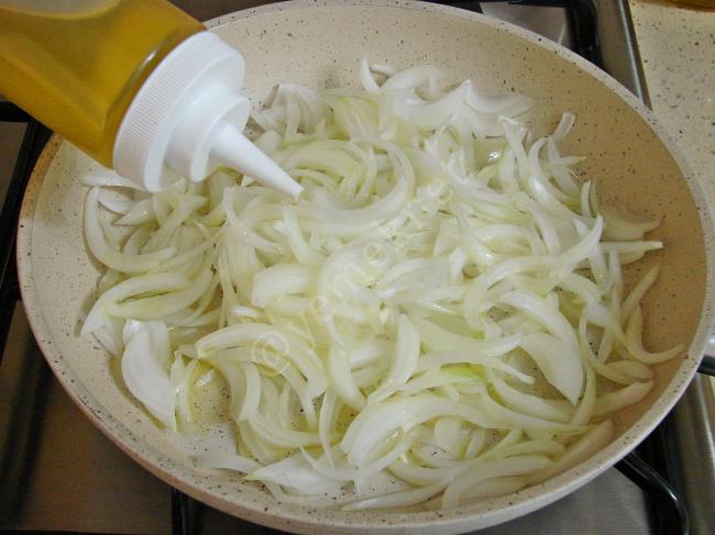 Soğanlı Patates Salatası - Yapılışı (3/8) 