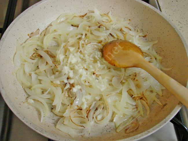 Soğanlı Patates Salatası - Yapılışı (4/8) 