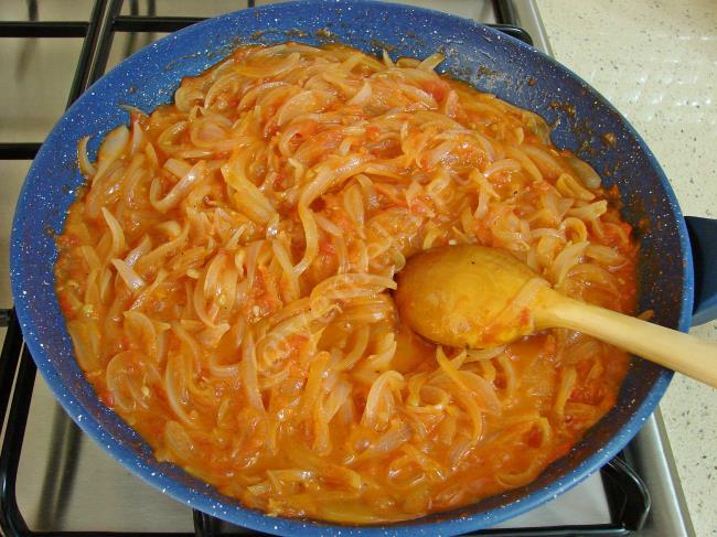 Yumurtalı Soğan Kavurması - Yapılışı (7/12) 