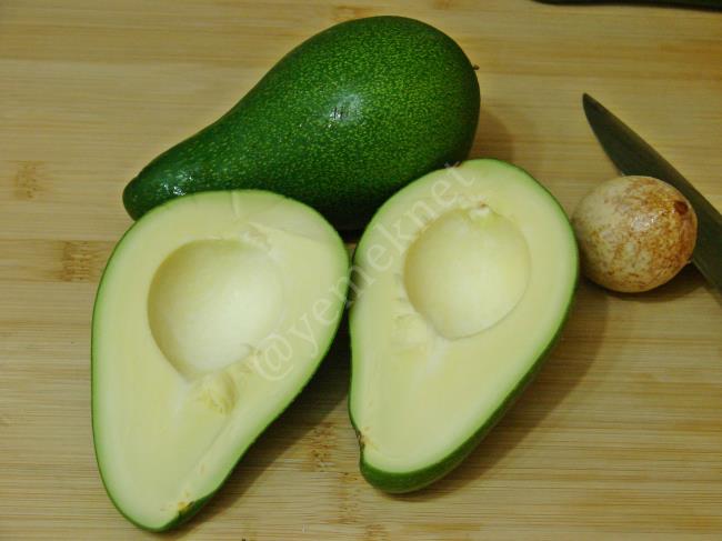 Avokado Salatası - Yapılışı (2/8) 