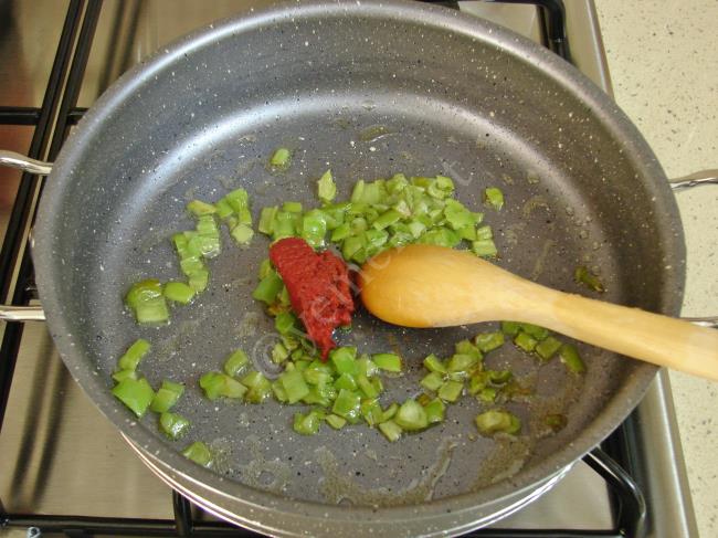 Domatesli Erişte - Yapılışı (2/12) 