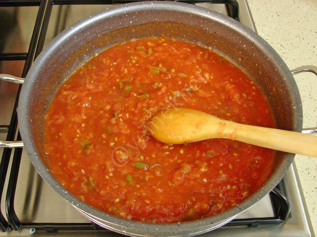 Domatesli Erişte - Yapılışı (4/12) 