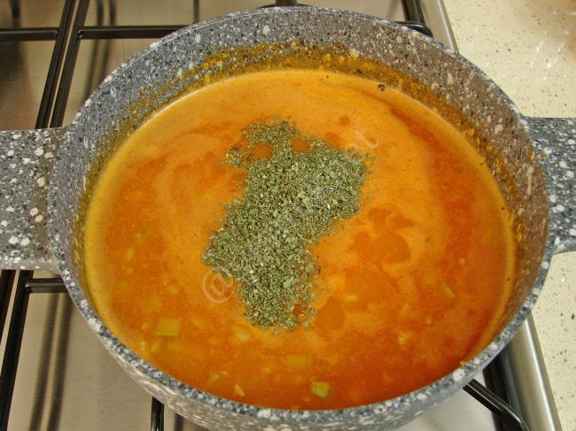 Domatesli Kabak Çorbası - Yapılışı (9/12) 