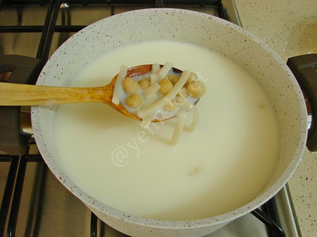 Erişteli Nohutlu Yayla Çorbası - Yapılışı (7/12) 