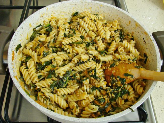 Ispanaklı Kıymalı Makarna - Yapılışı (10/12) 