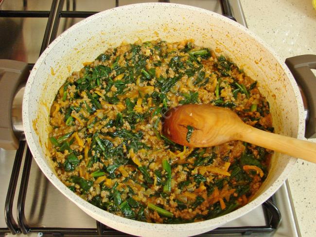 Ispanaklı Kıymalı Makarna - Yapılışı (8/12) 