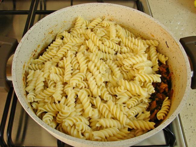 Ispanaklı Kıymalı Makarna - Yapılışı (9/12) 