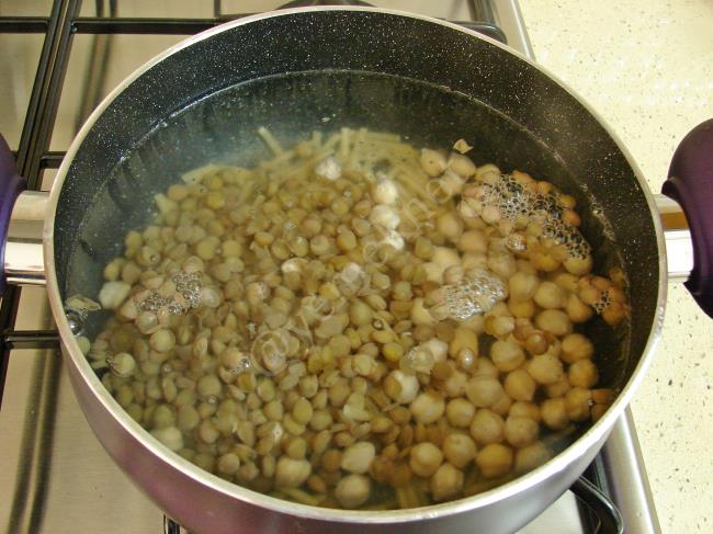 Mercimekli Erişteli Yoğurt Çorbası - Yapılışı (3/12) 