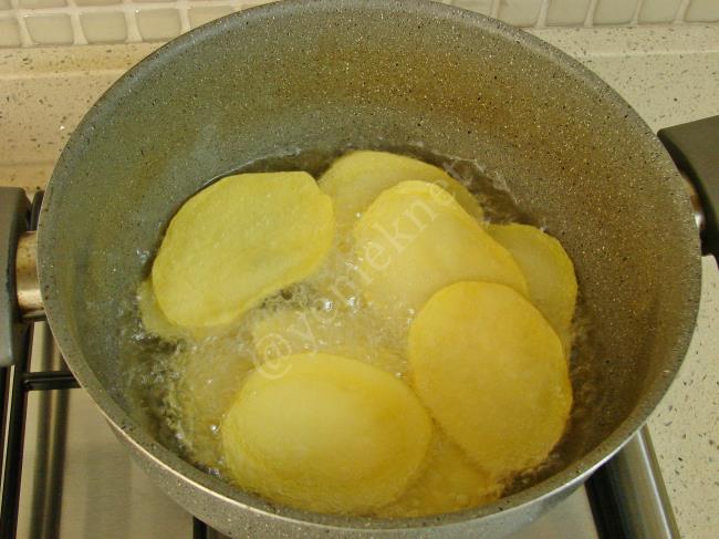 Tavada Patates Pizzası - Yapılışı (3/12) 