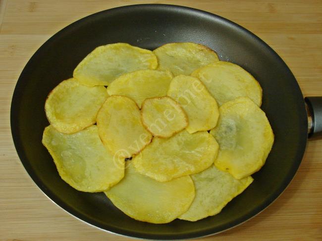 Tavada Patates Pizzası - Yapılışı (6/12) 