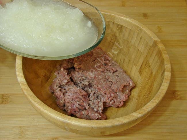 Yufkadan Çiğ Börek - Yapılışı (2/16) 